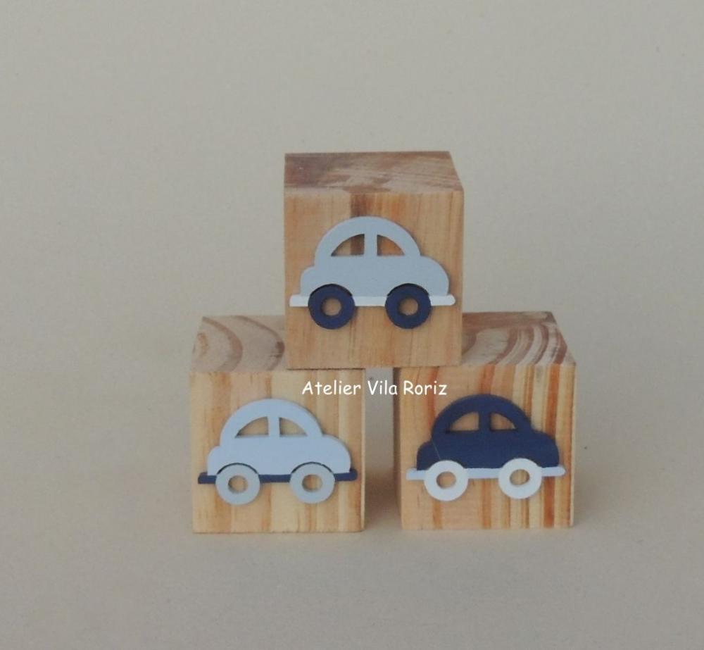 Adorno Trio Cubos Pinus Carrinhos
