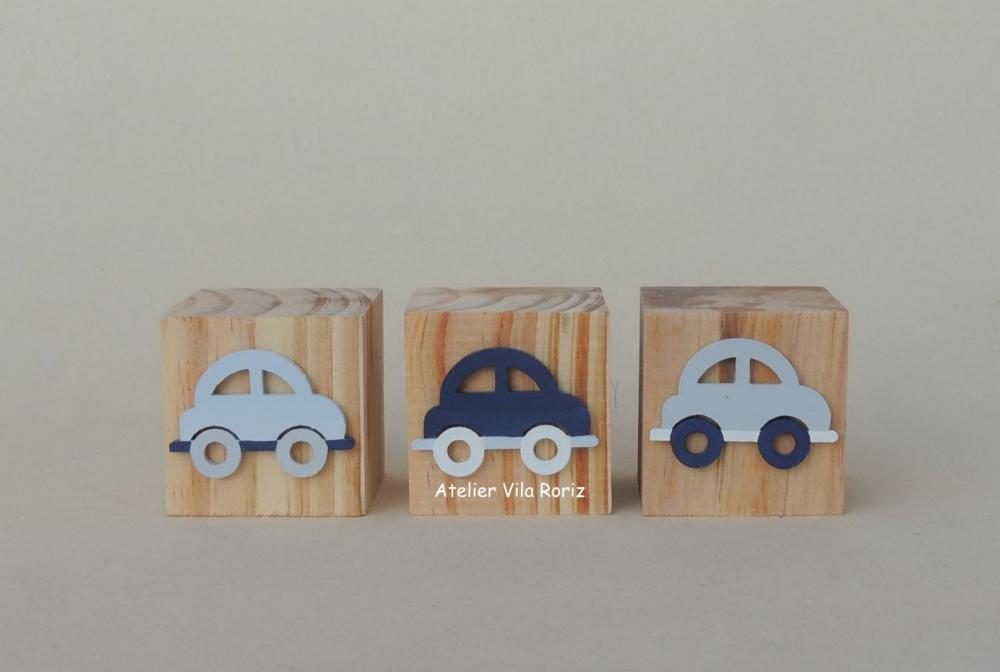 Adorno Trio Cubos Pinus Carrinhos