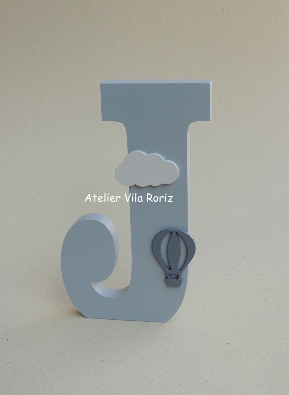 Adorno Letra Madeira 15 cm Balão e Nuvem