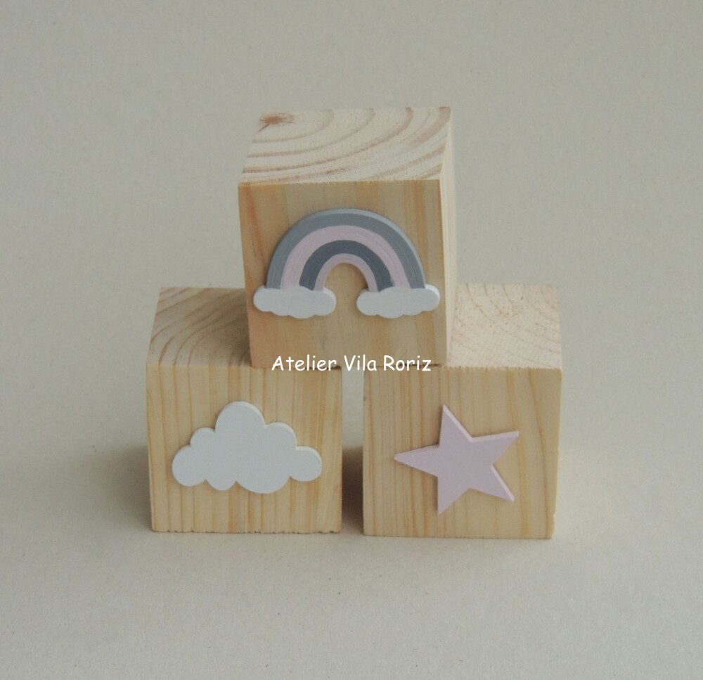 Adorno Trio Cubos Pinus Arco-Íris, Nuvem e Estrela