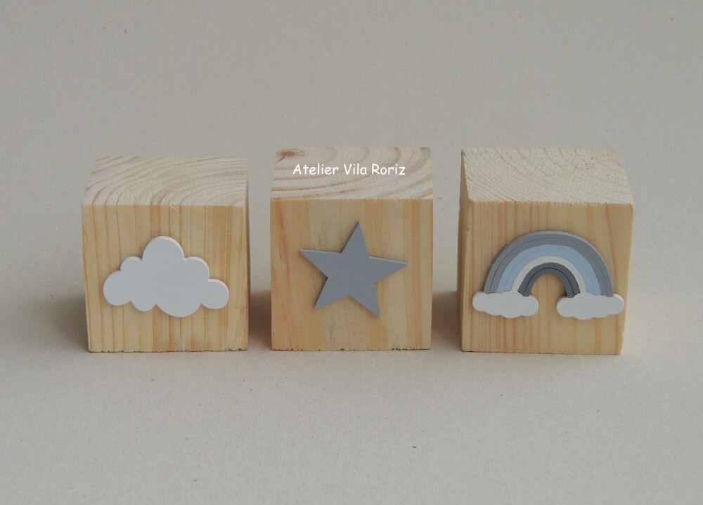 Adorno Trio Cubos Pinus Arco-Íris, Nuvem e Estrela