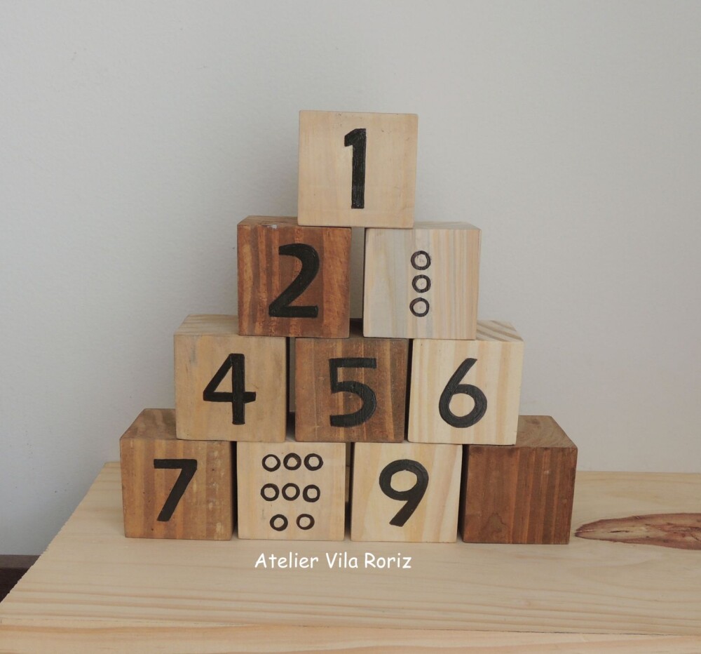Adorno Kit 10 Cubos Pinus Números