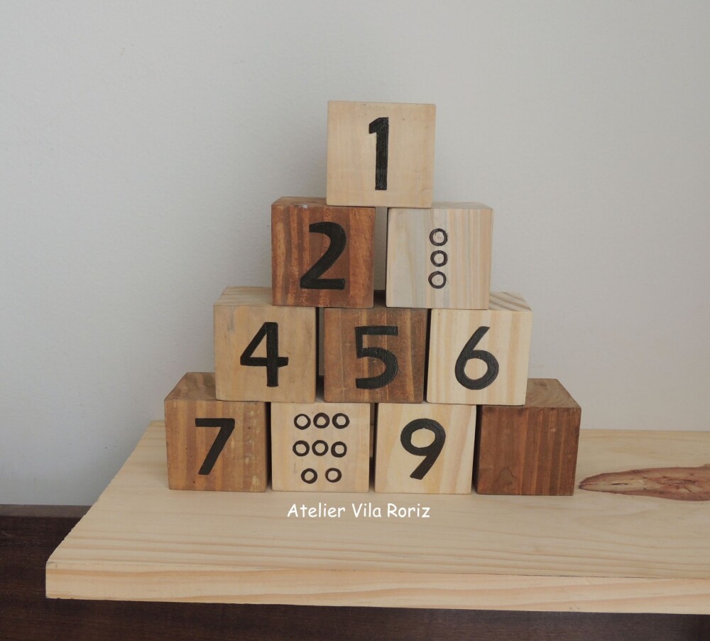 Adorno Kit 10 Cubos Pinus Números