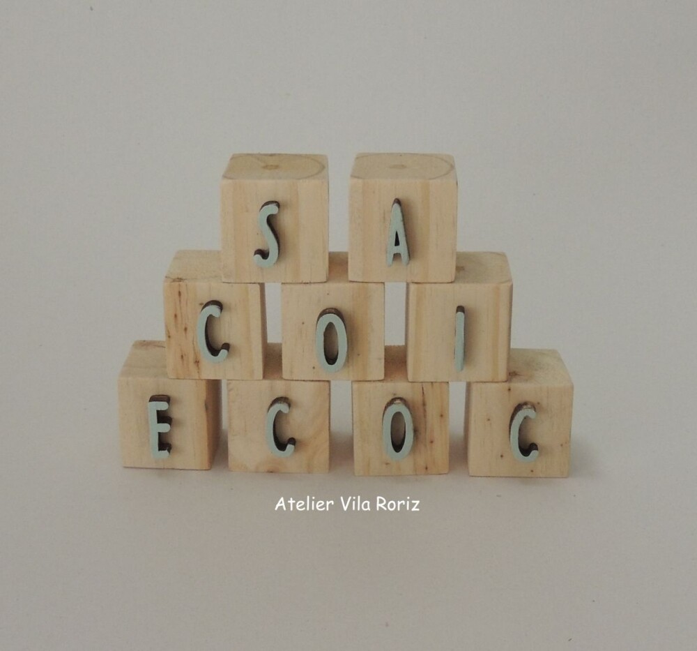 Adorno Cubos Pinus Letras (Valor Unitário)