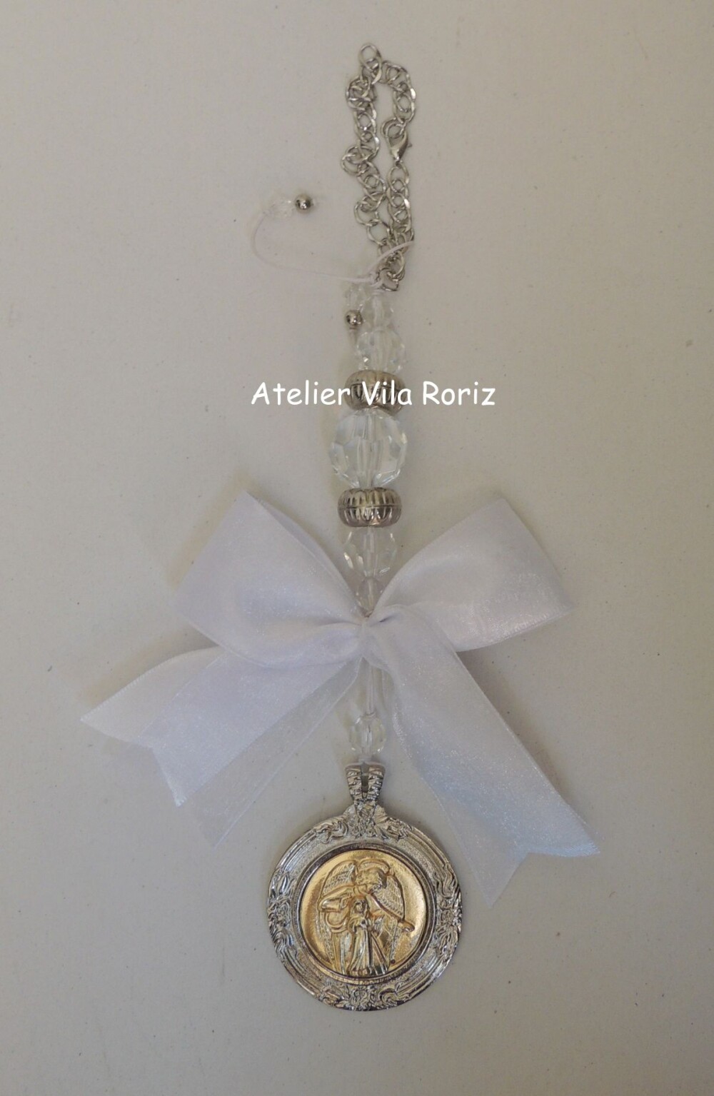 Medalhão de Berço Redondo Anjo da Guarda Dourada e Níquel