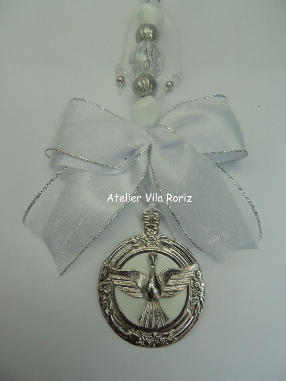 Medalhão de Berço Redondo Divino Espírito Santo  Branco