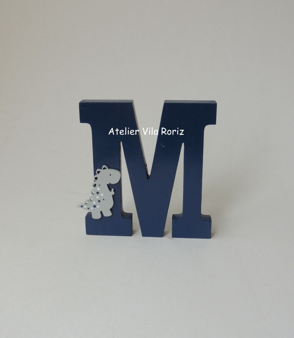 Adorno Madeira Letra Inicial 15 cm Dinossauro Azul