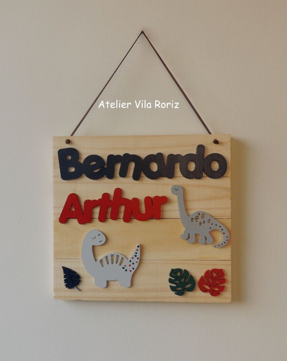 Porta Maternidade Irmãos Placa Pinus Dinossauros 02