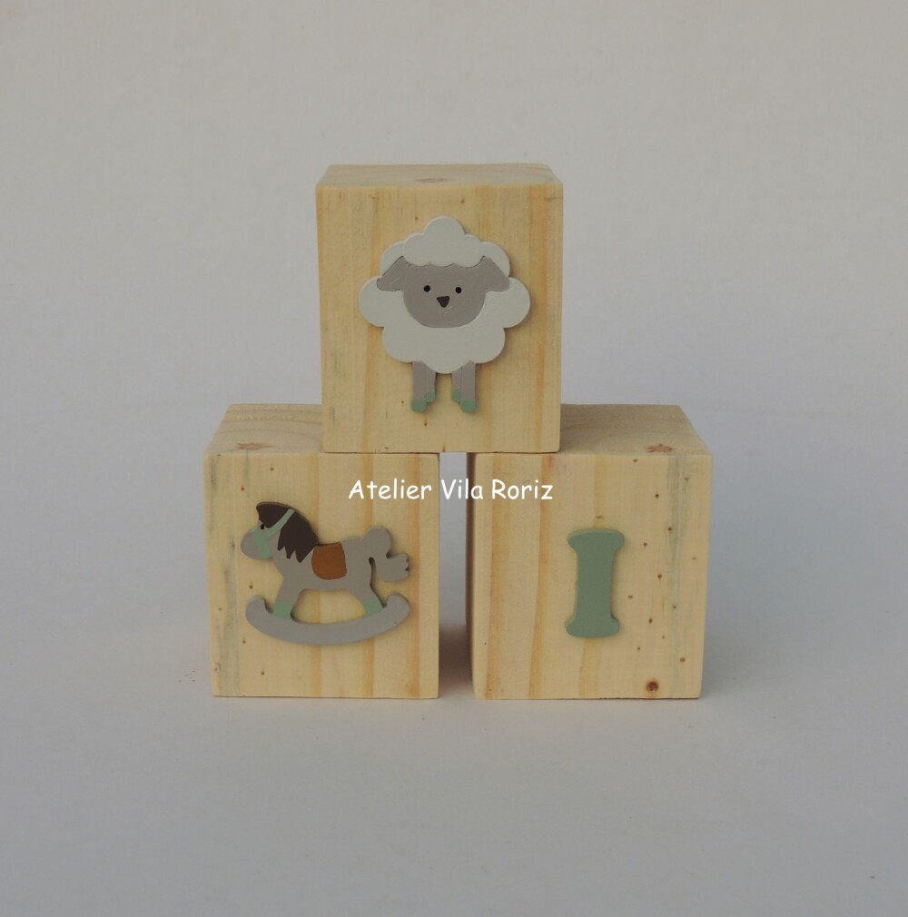 Adorno Trio Cubos Pinus Cavalo Balanço