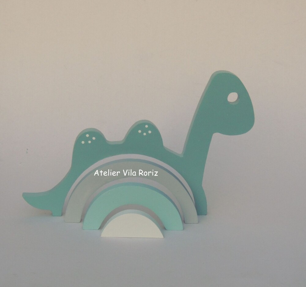 Kit Adornos Madeira Dinossauro Arcos e Letra Inicial 15 cm