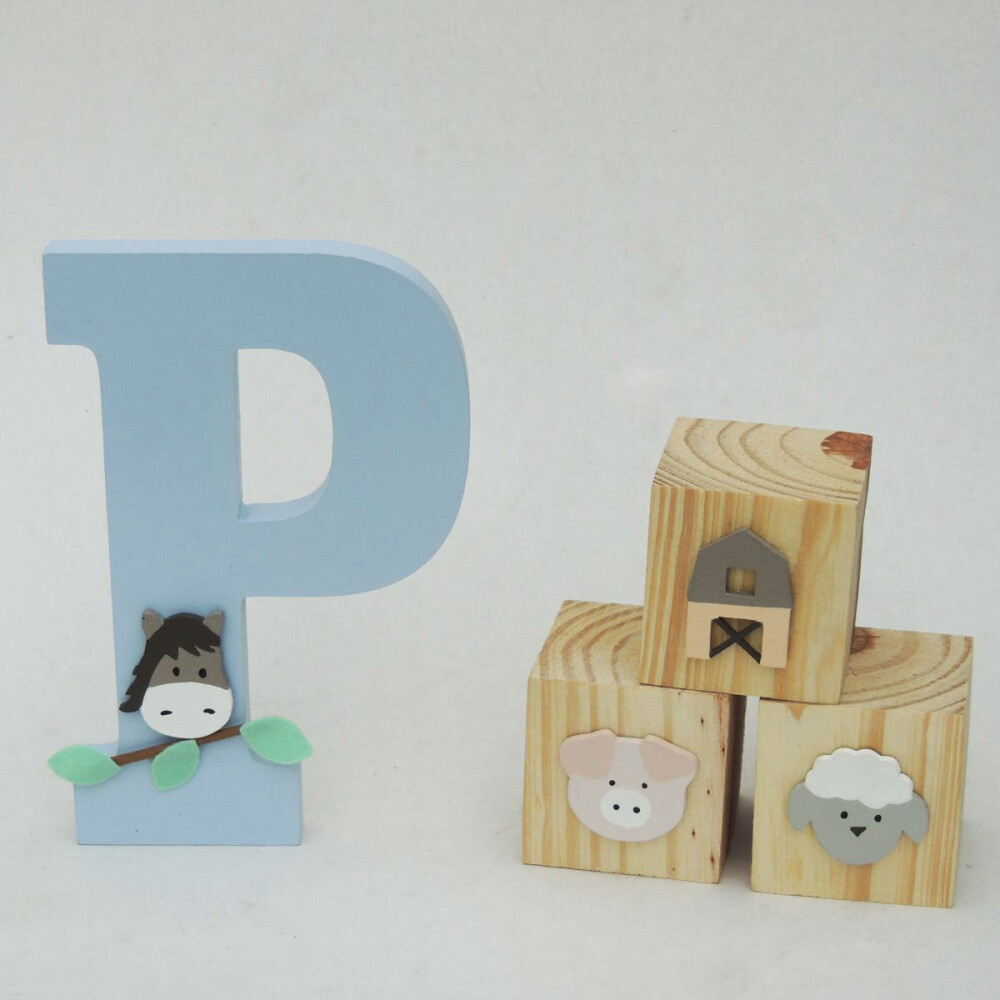 Kit Letra inicial 15 cm e Trio Cubos Pinus Fazendinha
