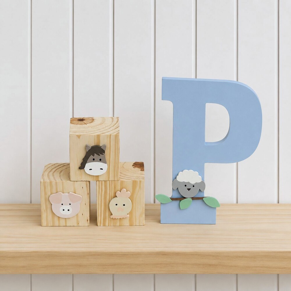 Kit Letra inicial 15 cm e Trio Cubos Pinus Fazendinha