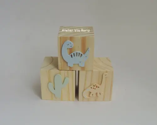 Adorno Trio Cubos Pinus Dinossauros