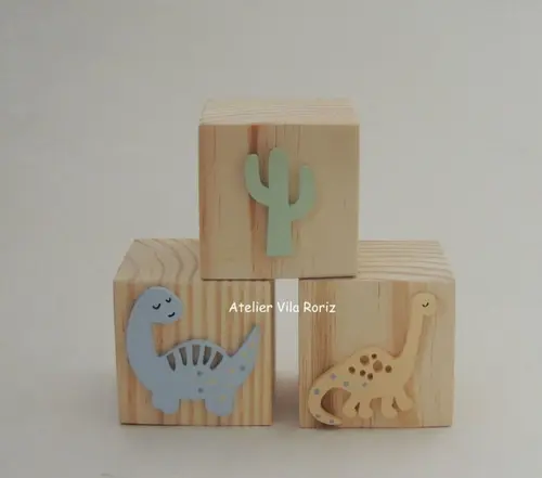 Adorno Trio Cubos Pinus Dinossauros