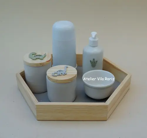 Kit Higiene Bandeja Sextavada Pinus Dinossauros 5 peças A