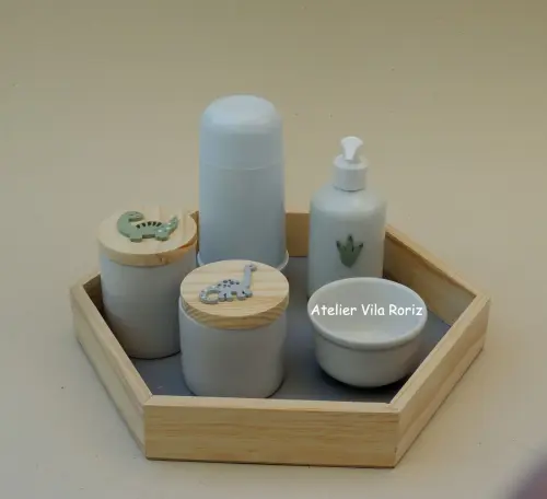 Kit Higiene Bandeja Sextavada Pinus Dinossauros 5 peças A