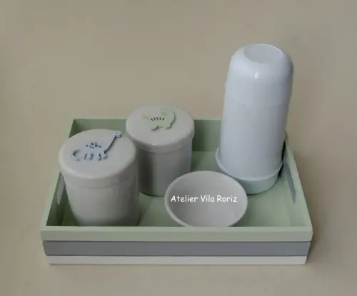 Kit Higiene Bandeja P 3 cores Dinossauros 4 Peças