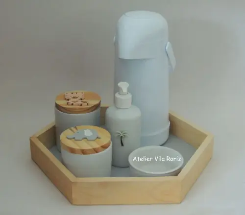 Kit Higiene Bandeja Sextavada Pinus Safári 5 peças