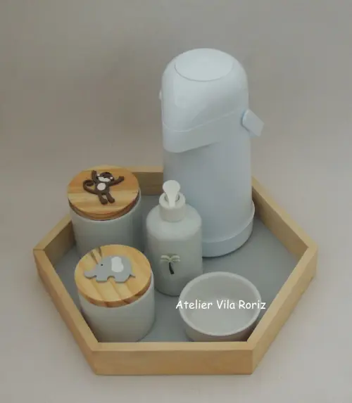 Kit Higiene Bandeja Sextavada Pinus Safári 5 peças