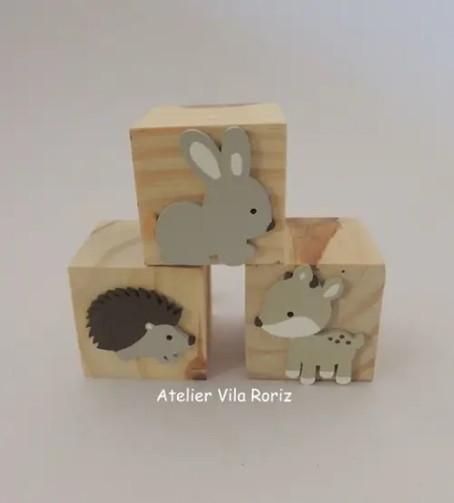 Adorno Trio Cubos Pinus Safári 5x5cm Modelos