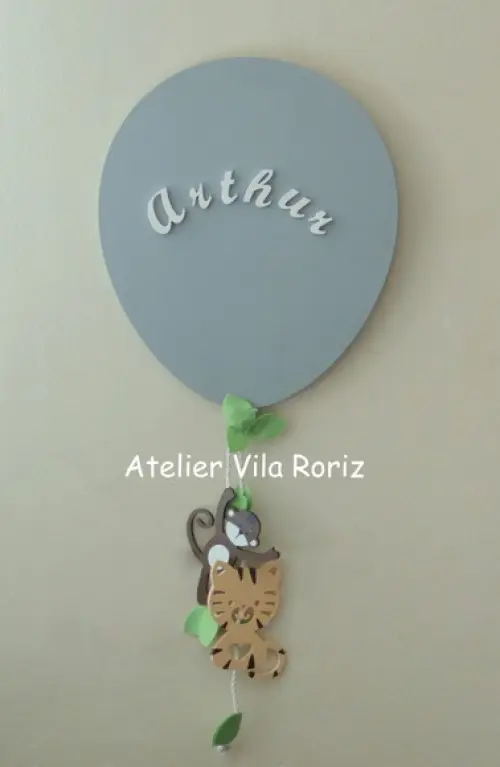 Porta Maternidade Balão Cinza Safári