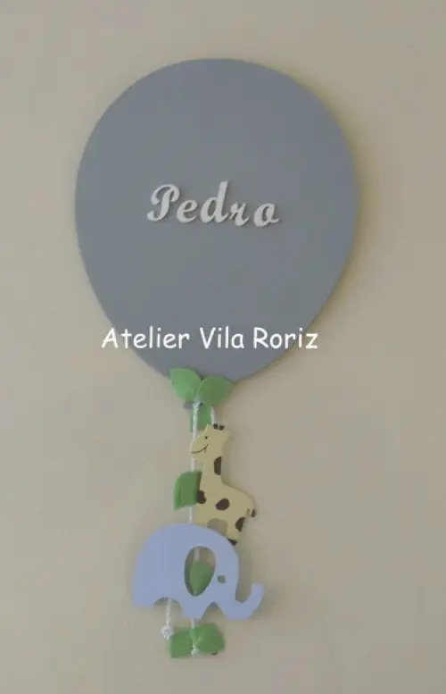 Porta Maternidade Balão Cinza Safári