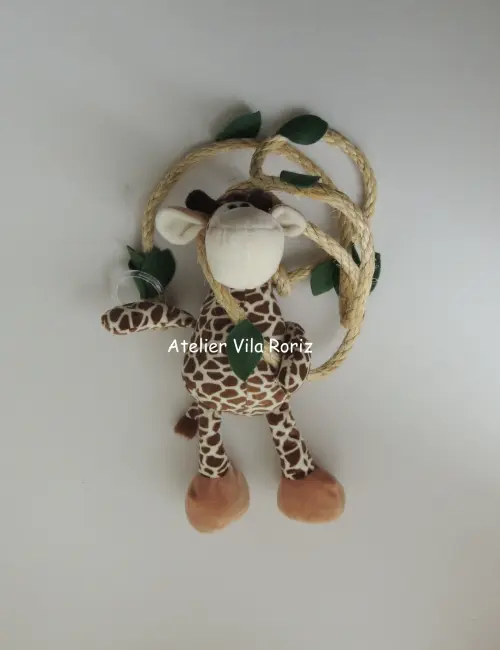 Girafa Pelúcia na Corda para Cortina