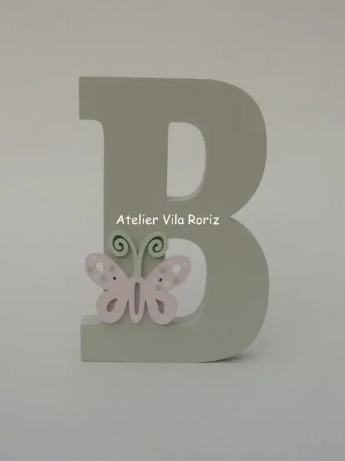 Kit Adornos: Letra Inicial 15 cm e Trio Cubos Jardim A