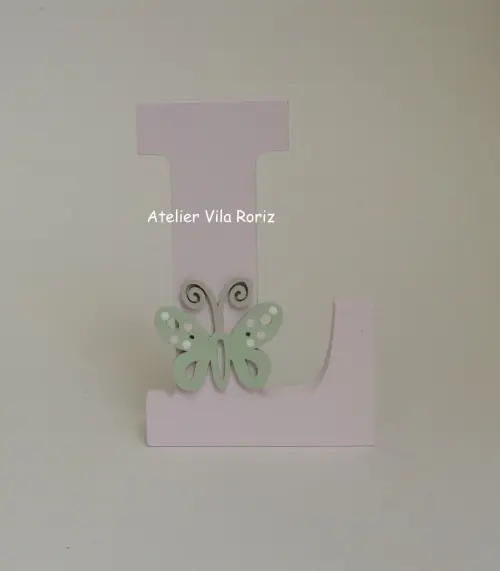 Kit Adornos: Letra Inicial 15 cm e Trio Cubos Jardim B