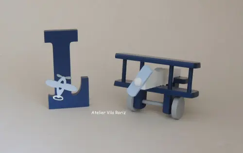 Kit Adornos: Avião 3d e Letra Inicial 15 cm Marinho