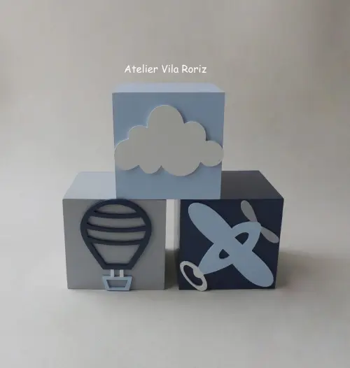 Kit Adornos: Avião 3d e trio Cubos 10x10 cm