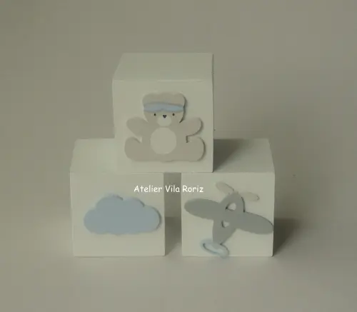 Kit Adornos: Arco-Íris, Letra Inicial 18 cm Marinho e Trio Cubos