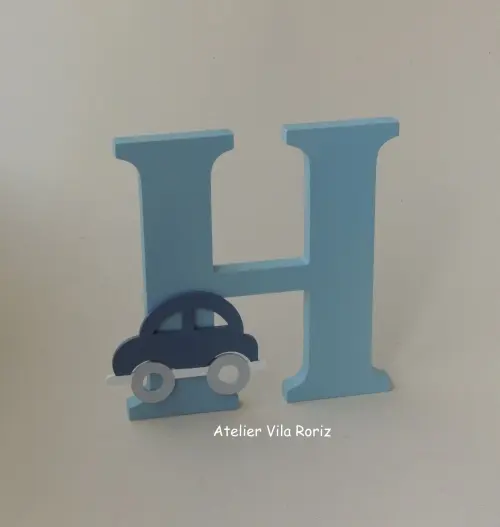 Kit Adornos: Letra Inicial 18 cm e Trio Cubos Carrinhos A