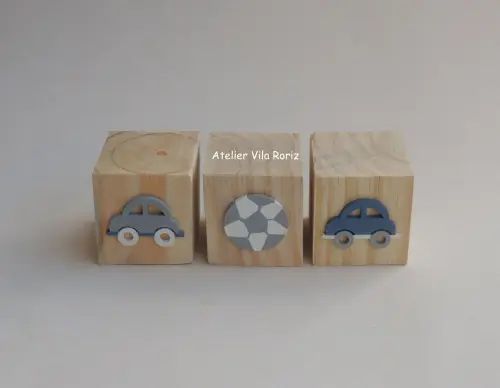 Adorno Trio Cubos Pinus Carrinhos e Bola