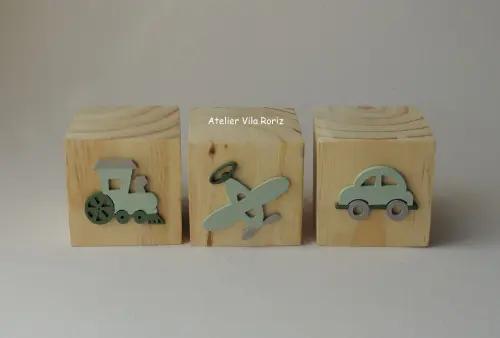 Kit Adornos: Caminhão Bombeiro e Trio Cubos Pinus