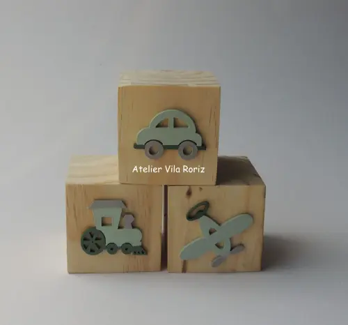 Kit Adornos: Caminhão Bombeiro e Trio Cubos Pinus