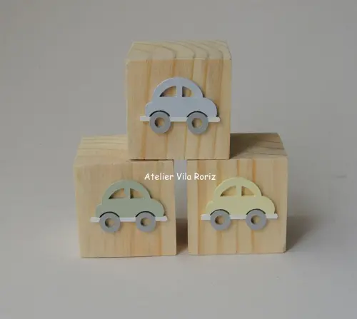 Adorno Trio Cubos Pinus Carrinhos