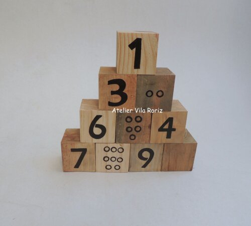 Adorno Kit 10 Cubos Pinus Números