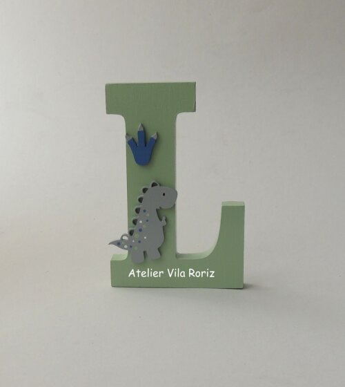 Adorno Madeira Letra Inicial 15 cm Dinossauro Verde