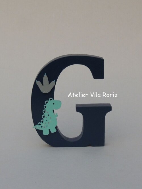 Adorno Madeira Letra Inicial 15 cm Dinossauro Azul