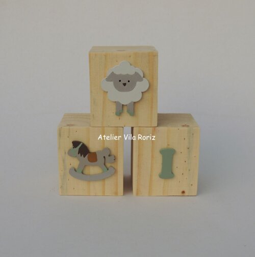 Adorno Trio Cubos Pinus Cavalo Balanço