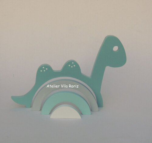 Kit Adornos Madeira Dinossauro Arcos e Letra Inicial 15 cm