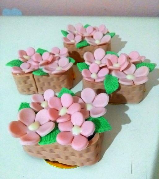 Pão de mel de cesta de flores