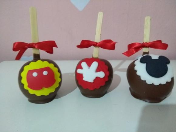 Maçã com chocolate Mickey