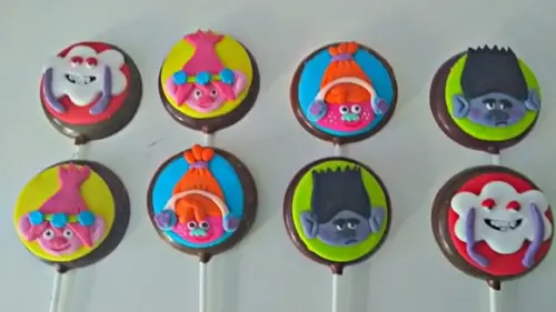 Pirulito de chocolate Trolls