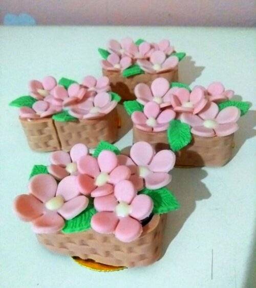 Pão de mel de cesta de flores