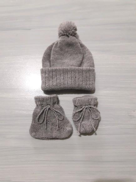 Combo Dois Kits Toucas com Pompom Meias e Luvas para Bebê