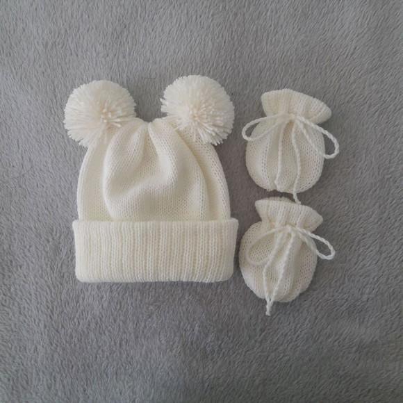 Combo Duas Toucas Dois Pompons E Luvas Bebê