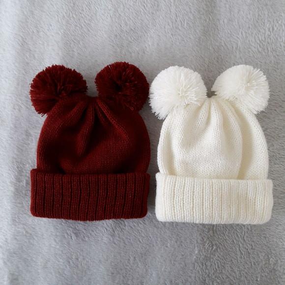Combo Touca Gorro Dois Pompons Vermelho Cereja e Off White