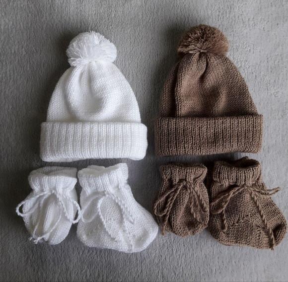 Combo Touca Pompom Meias e Luvas Bebê Branca e Káqui